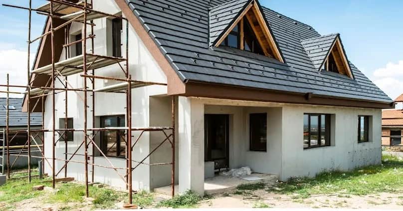 Budowa domu systemem gospodarczym: Koszty i porady dla inwestora