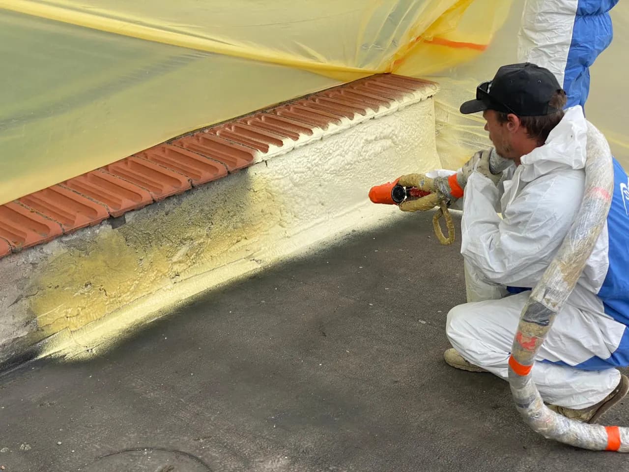 Jak ocieplić dach pokryty papą? Sprawdzone metody i materiały na zimę Jak ocieplić dach pokryty papą? Sprawdzone metody i materiały na zimę