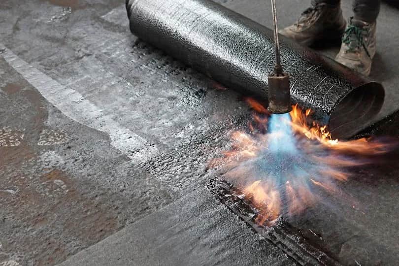 Papa czy folia na chudziak – który materiał izolacyjny jest lepszy dla wylewki?