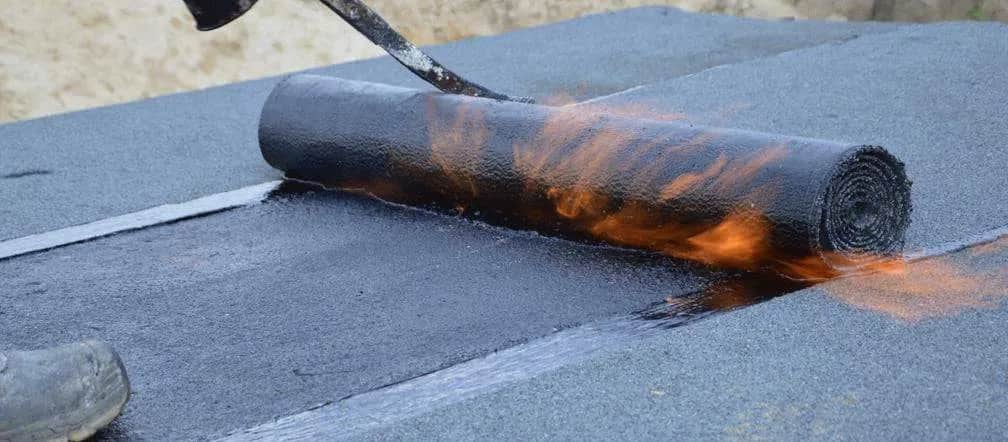 Ile kosztuje papa na dach? Ceny, montaż i co warto wiedzieć