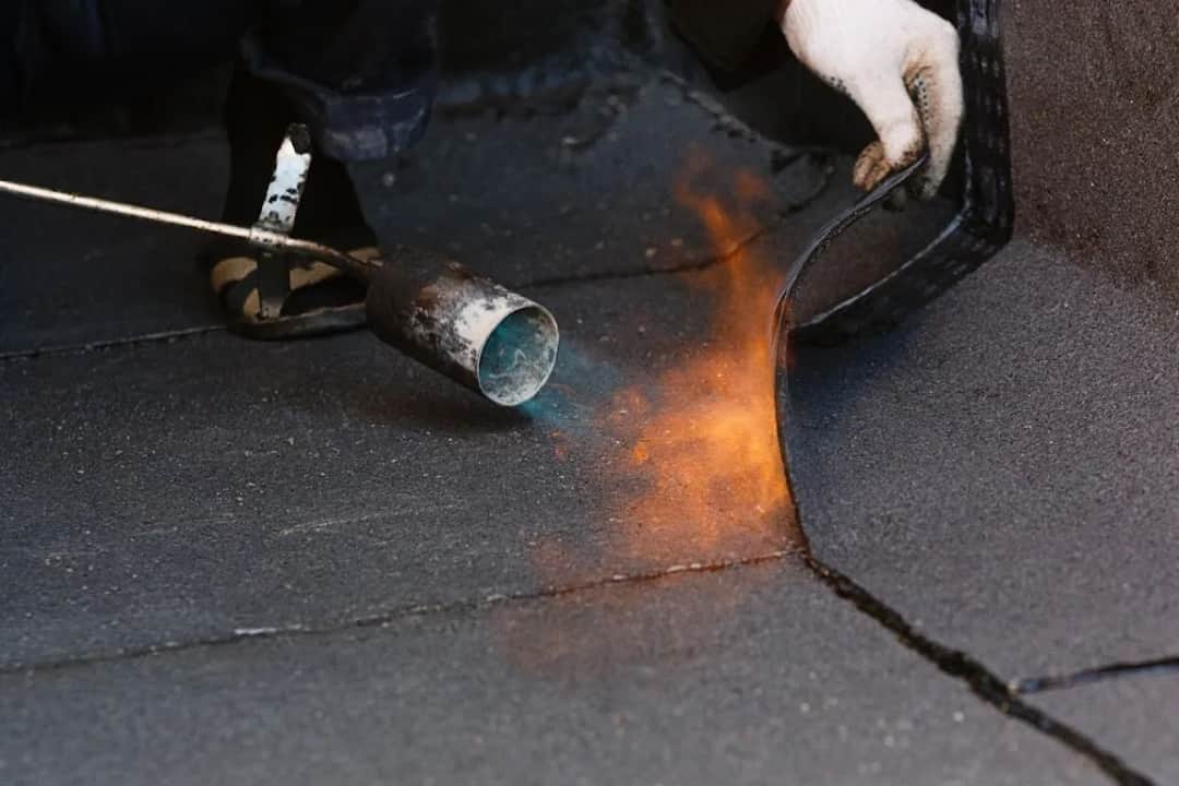 Jak zgrzewać papę - krok po kroku, narzędzia, warunki i bezpieczeństwo