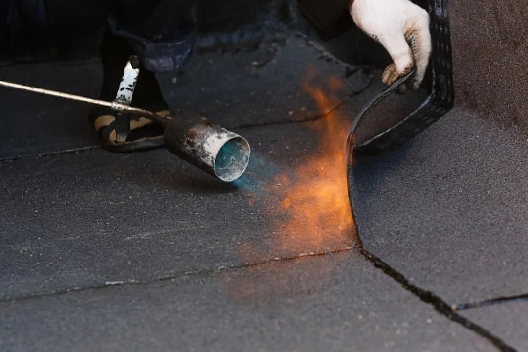 Jak zgrzewać papę - krok po kroku, narzędzia, warunki i bezpieczeństwo