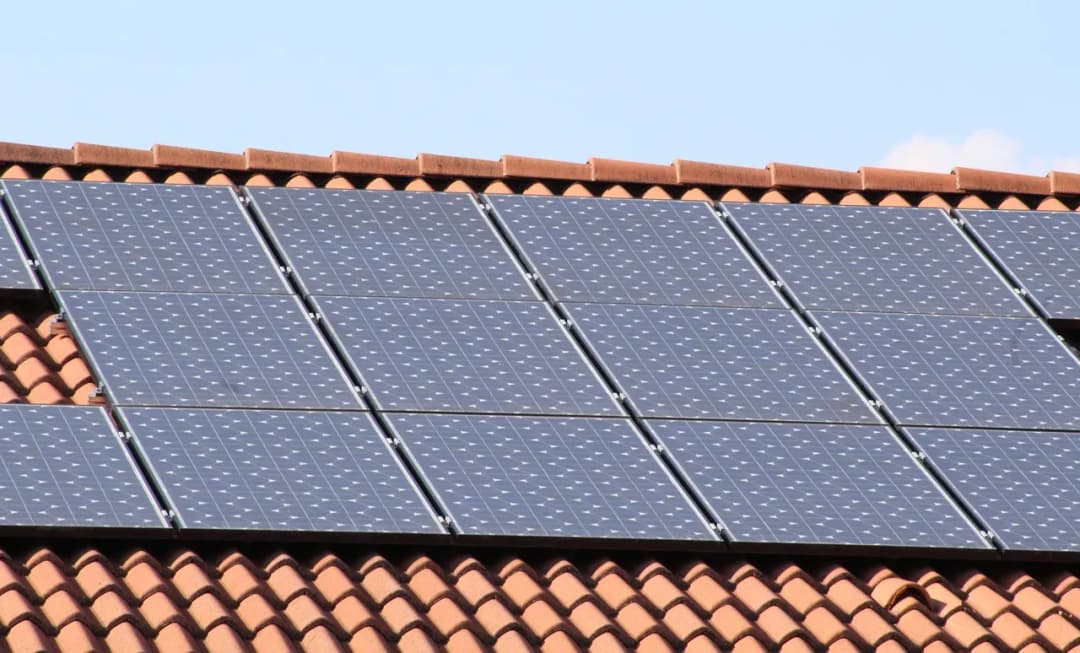 Najtańsze panele fotowoltaiczne: jak wybrać i oszczędzić na energii