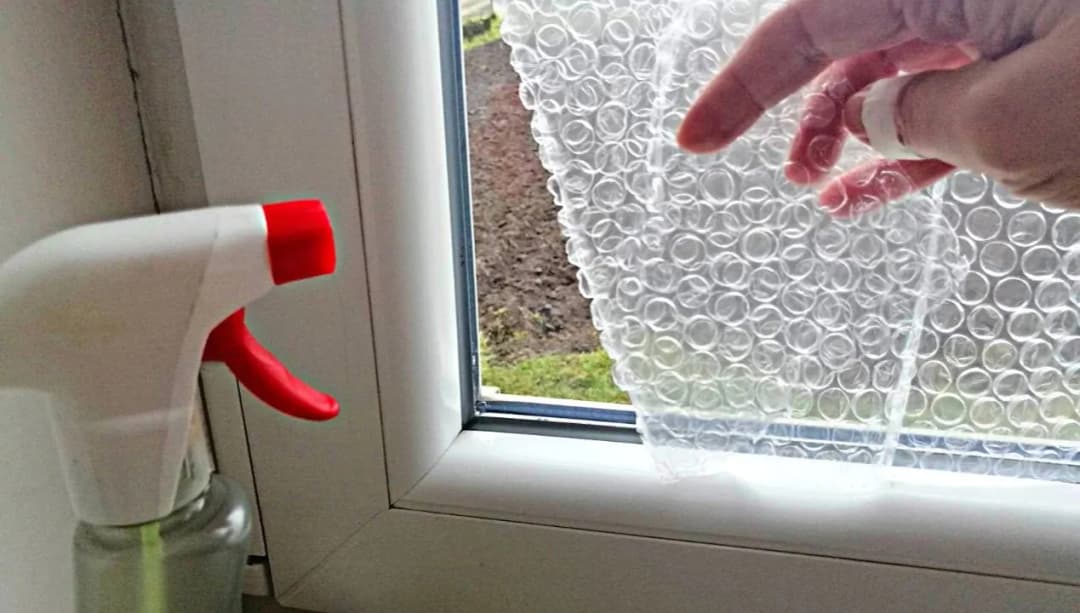 Jak ocieplić szyby w oknach i zaoszczędzić na ogrzewaniu skutecznie Jak ocieplić szyby w oknach i zaoszczędzić na ogrzewaniu skutecznie